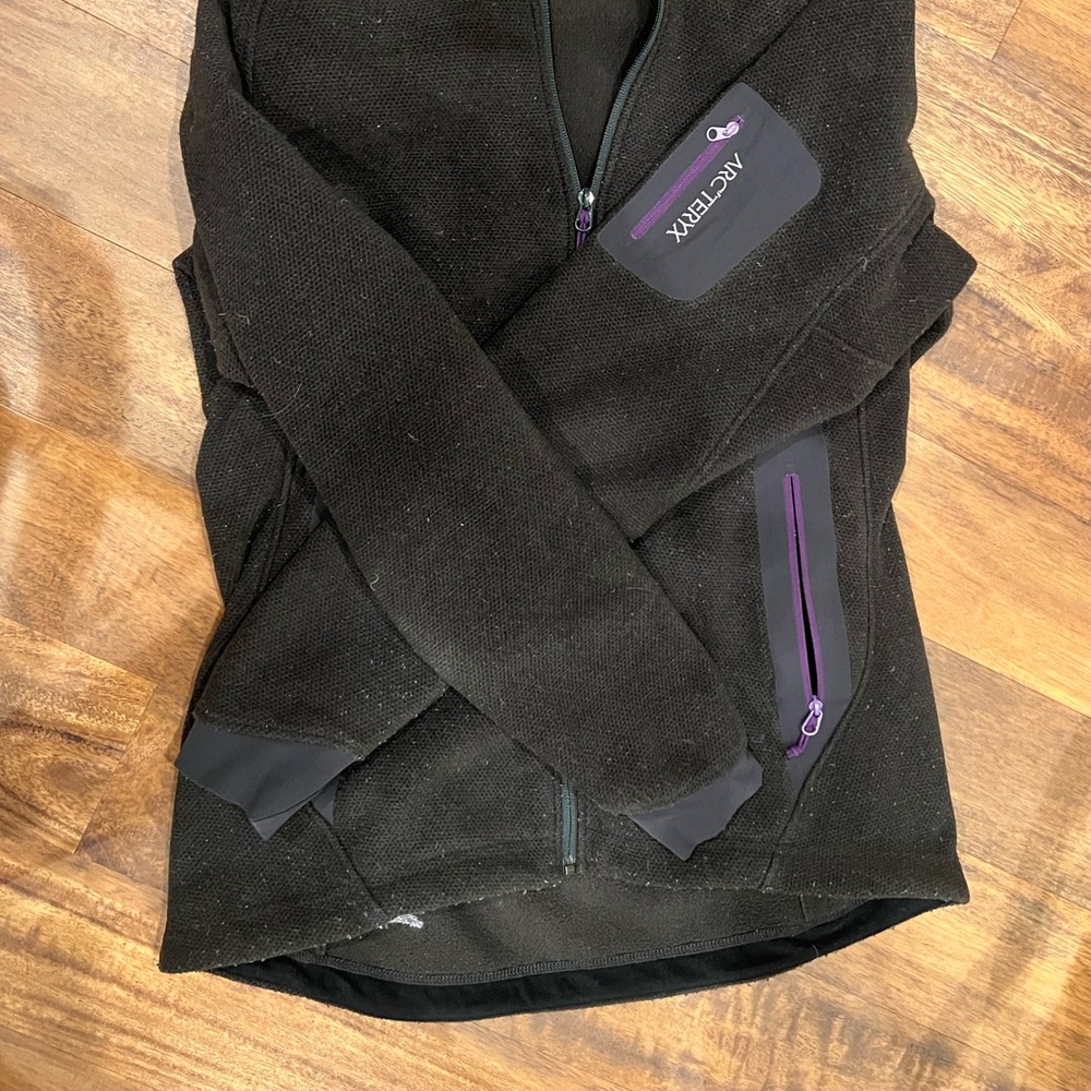 Artery’x thick fleece very warm!! Lots of fuzzies very worn